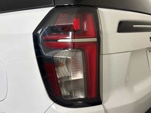 Used 2024 Chevrolet Suburban Z71 w/ Luxury Package image 16