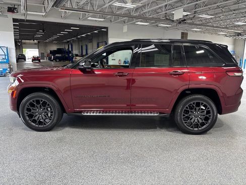 Used 2025 Jeep Grand Cherokee Summit AWD/4WD image 4