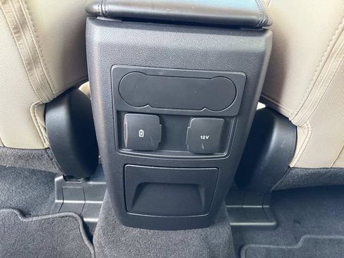 Used 2023 Ford Explorer XLT RWD image 32