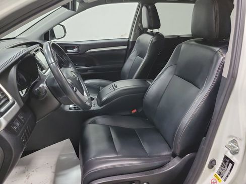 Used 2019 Toyota Highlander XLE image 28