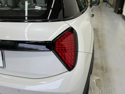 Certified 2025 MINI Cooper 2-Door Hardtop image 5