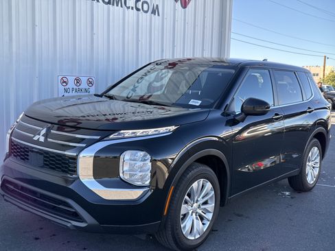 Used 2025 Mitsubishi Outlander ES image 7