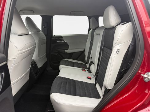 New 2025 Mitsubishi Outlander SE image 22
