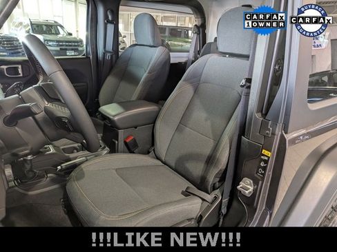 Used 2025 Jeep Wrangler Sport image 13