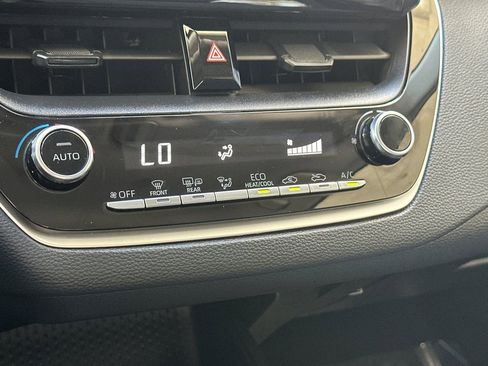 Used 2021 Toyota Corolla LE w/ Carpet Mat Package (TMS) FWD image 19
