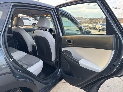 Used 2022 Hyundai Kona SE image 44