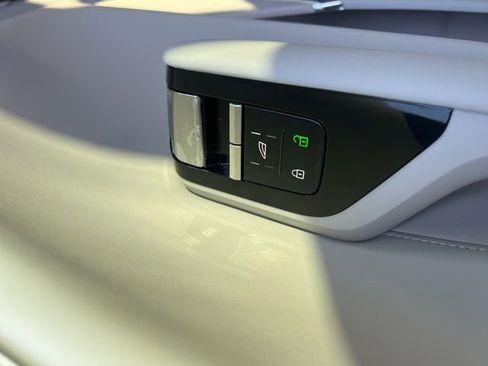 New 2025 Volvo EX90 Plus w/ Protection Package Premier image 21