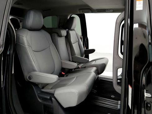 Certified 2024 Toyota Sienna XLE FWD image 18
