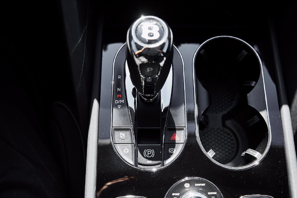 Used 2025 Bentley Bentayga AWD/4WD image 68