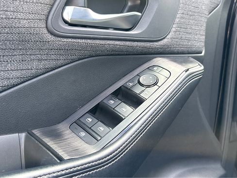 Used 2023 Nissan Rogue SV image 21