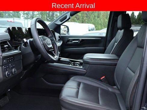 Used 2025 Chevrolet Suburban RST image 11