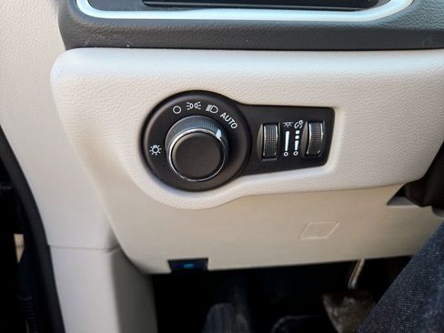 Used 2023 Chrysler Voyager LX image 21