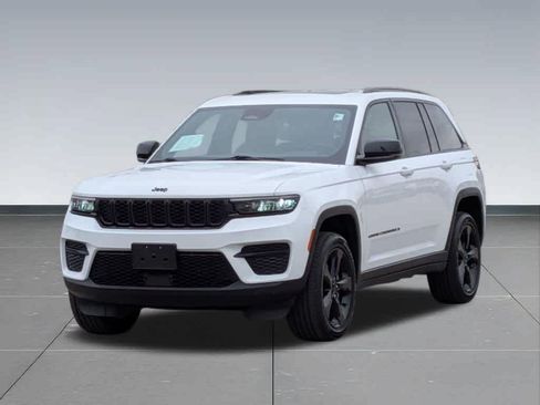 Certified 2023 Jeep Grand Cherokee Altitude AWD/4WD image 10
