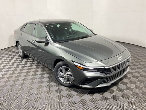 New 2026 Hyundai Elantra SE image 3