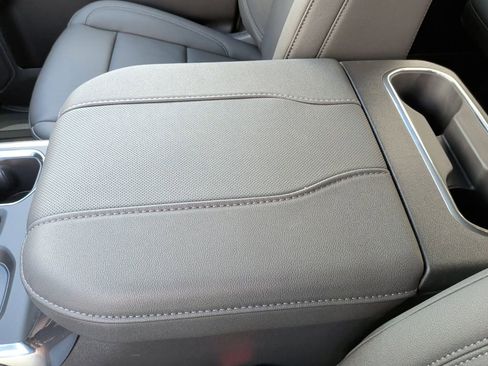 New 2026 GMC Sierra 1500 SLT image 31