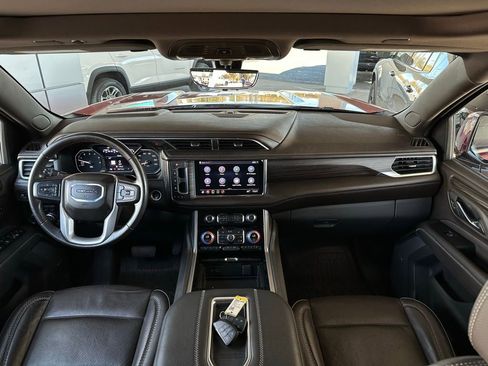 Used 2021 GMC Yukon XL Denali w/ Denali Premium Package image 21