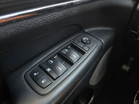 Used 2022 Jeep Grand Cherokee Limited image 21