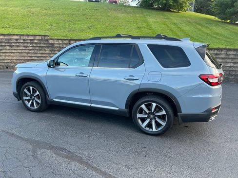 Used 2024 Honda Pilot Touring image 7
