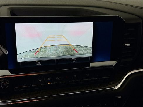 Used 2024 Chevrolet Silverado 1500 LT image 8