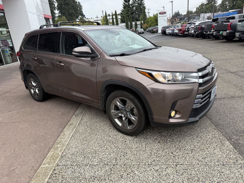 Certified 2018 Toyota Highlander Limited Platinum AWD/4WD image 8