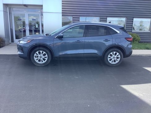 Certified 2023 Ford Escape Active w/ Tech Pack #2 AWD/4WD image 2