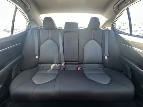 Used 2018 Toyota Camry SE image 16