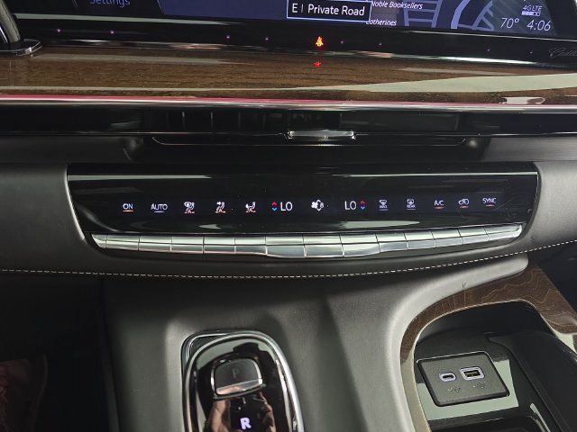 Used 2022 Cadillac Escalade Sport Platinum w/ LPO, ONYX Package AWD/4WD image 21