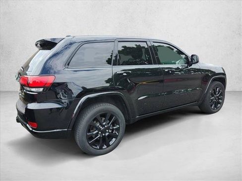 Used 2017 Jeep Grand Cherokee Altitude AWD/4WD image 8