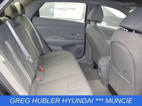 Used 2025 Hyundai Elantra SEL FWD image 31