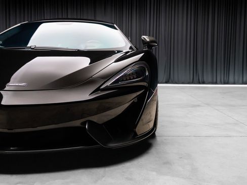 Used 2019 McLaren 570S Coupe RWD image 23