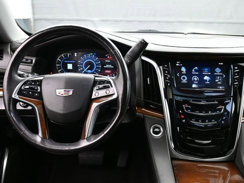 Used 2020 Cadillac Escalade ESV Premium Luxury image 11