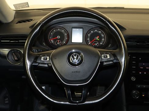 Used 2020 Volkswagen Passat 2.0T R-Line image 32