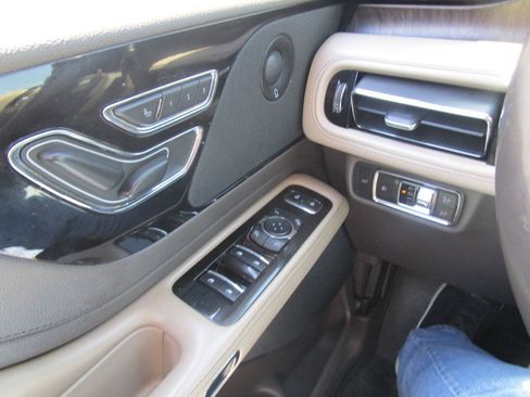 Used 2020 Lincoln Aviator Reserve w/ Equipment Group 201A AWD/4WD image 18