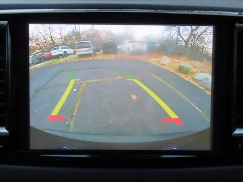 Certified 2024 Chrysler Pacifica Touring-L image 7