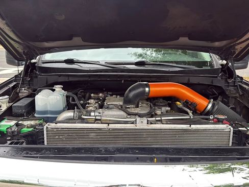 Used 2016 Nissan Titan SV RWD image 10