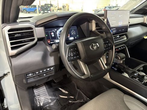 Used 2025 Toyota Tundra Limited AWD/4WD image 14