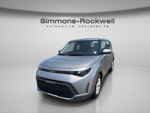 Used 2025 Kia Soul LX w/ LX Technology Package FWD image 1