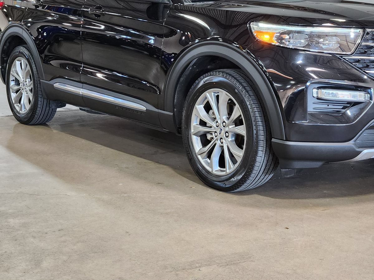 Used 2024 Ford Explorer XLT w/ Equipment Group 202A RWD image 16