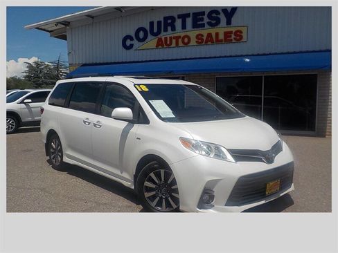 Used 2018 Toyota Sienna XLE Premium AWD/4WD image 13
