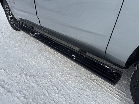 Used 2024 GMC Yukon XL AT4 w/ AT4 Premium Plus Package image 7