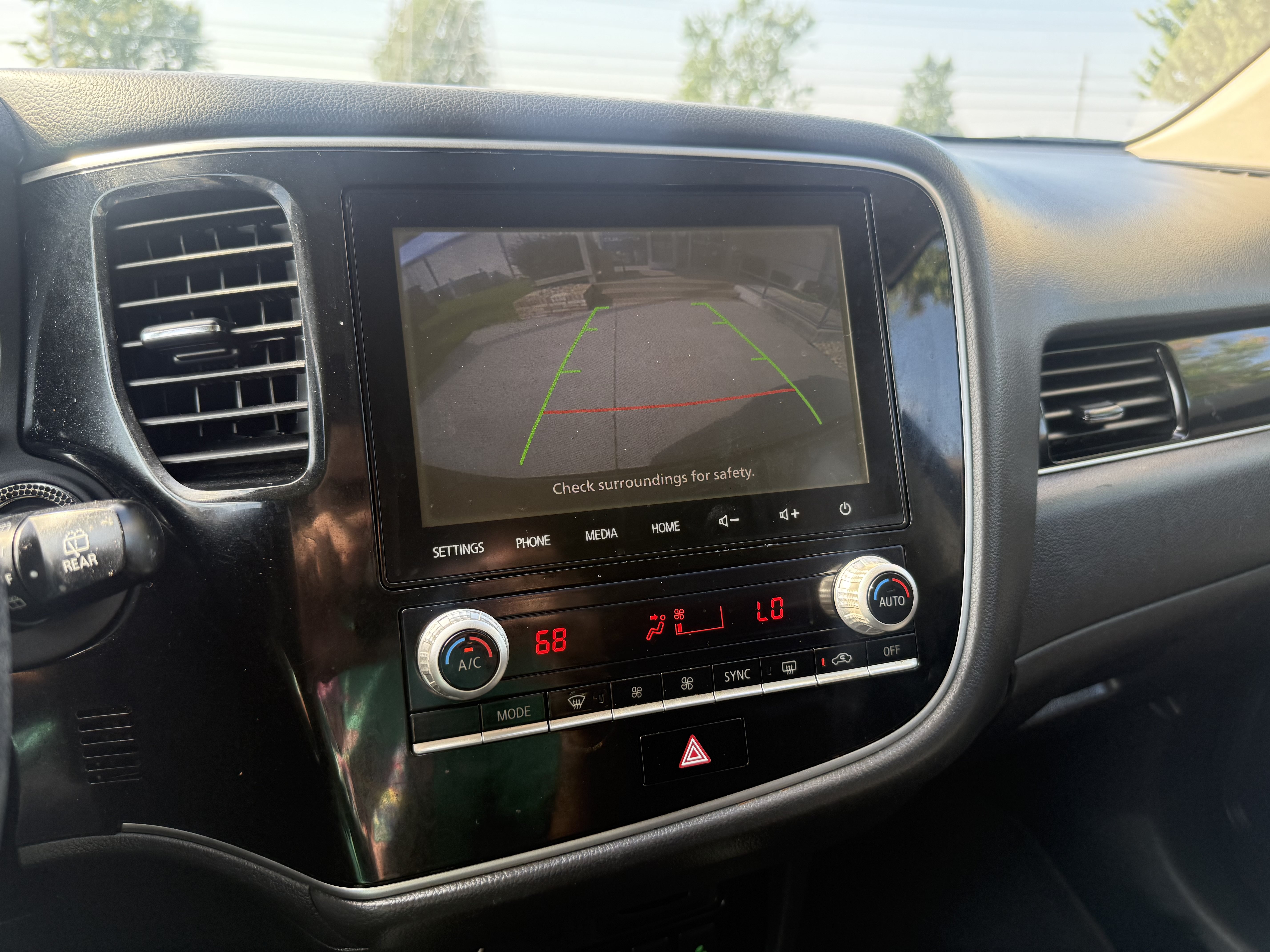 Used 2020 Mitsubishi Outlander SE AWD/4WD image 16