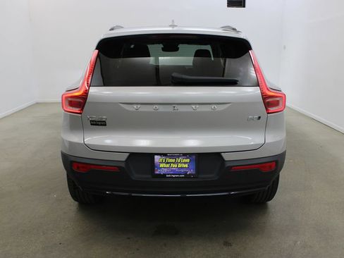 Certified 2025 Volvo XC40 B5 Plus image 4