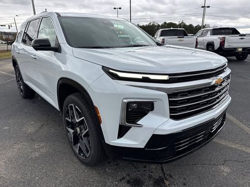 New 2026 Chevrolet Traverse High Country w/ LPO, Floor Liner Package FWD image 4
