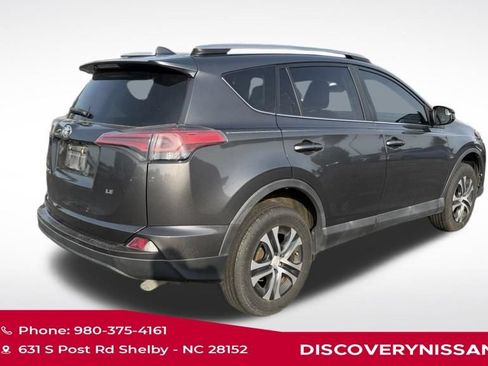 Used 2018 Toyota RAV4 LE FWD image 2