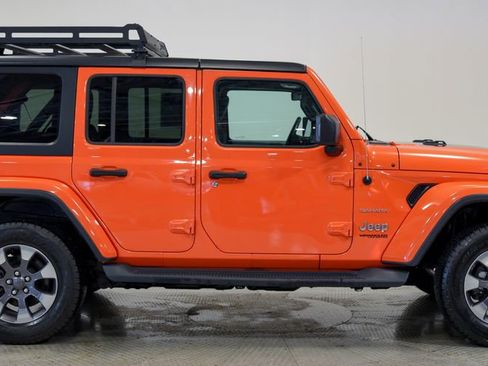 Used 2018 Jeep Wrangler Unlimited Sahara AWD/4WD image 12