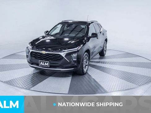 Used 2025 Chevrolet Trax LT FWD image 2