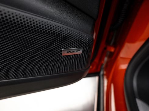 Certified 2025 Porsche Macan Electric RWD image 17