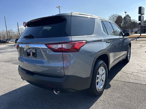 Used 2021 Chevrolet Traverse LT image 8