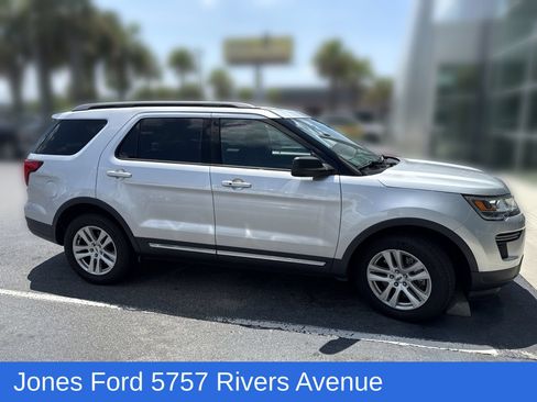 Used 2019 Ford Explorer XLT FWD image 3