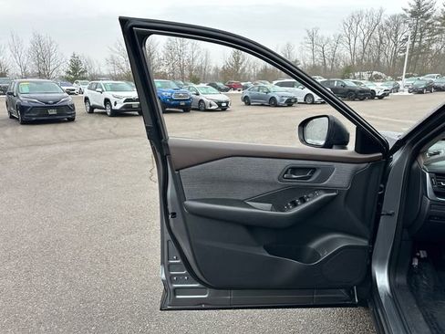 Used 2023 Nissan Rogue S image 22